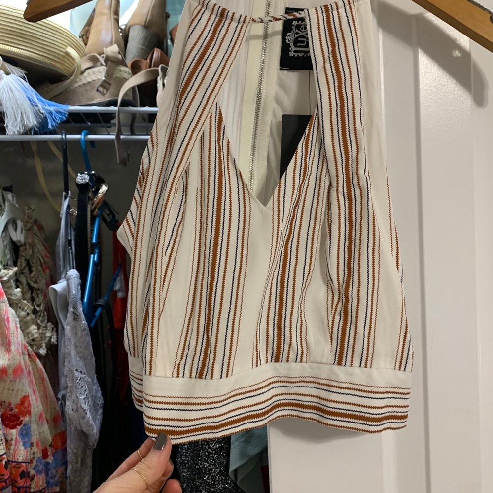boutique crop top with keyhole neck